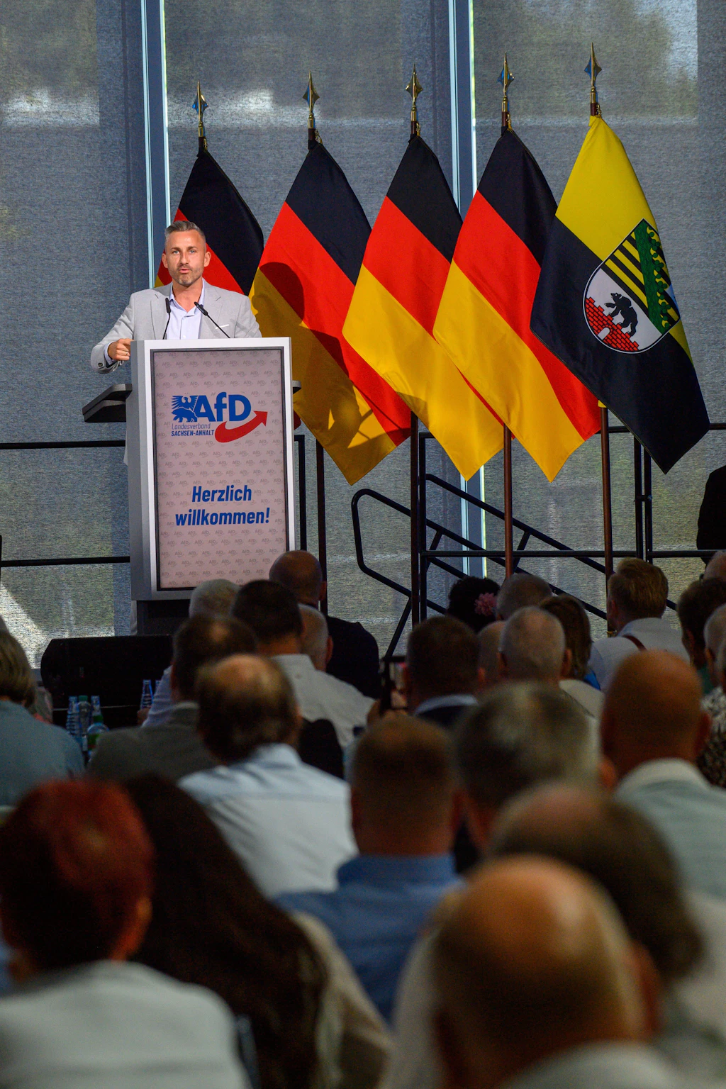 „Das Schicksal hat ihn auf diesen Platz berufen“: AfD stimmt sich auf Ulrich Siegmund als Ministerpräsidenten ein