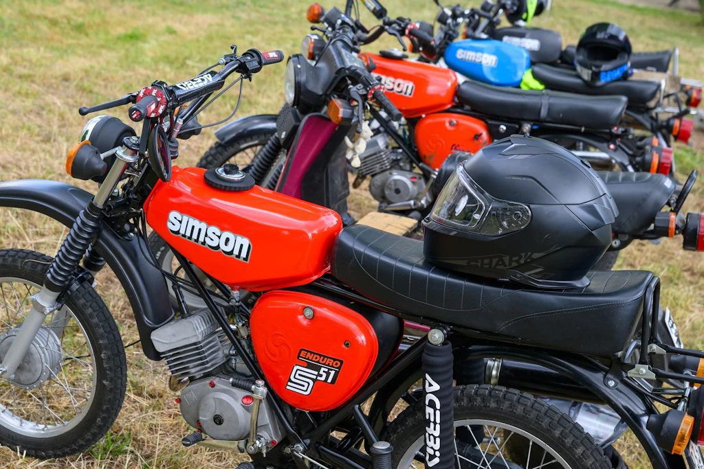 Zu lautes Quad? Drei Polizisten bei Simson-Treffen verletzt