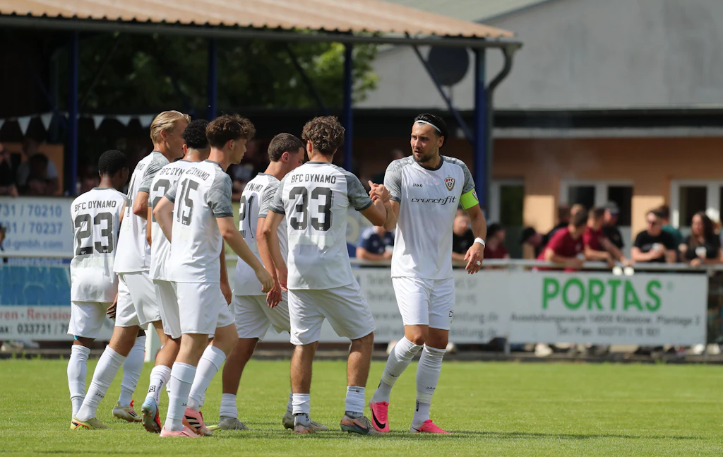 BFC-Dynamo-freut-sich-ber-viele-Tore-und-ein-Blitz-Comeback