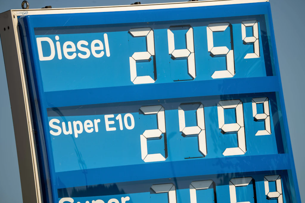 Diesel und Super E10 wieder über 2,40 Euro: Nach dem Ende des Tankrabatts sind die Spritpreise erneut gestiegen. (Symbolbild)