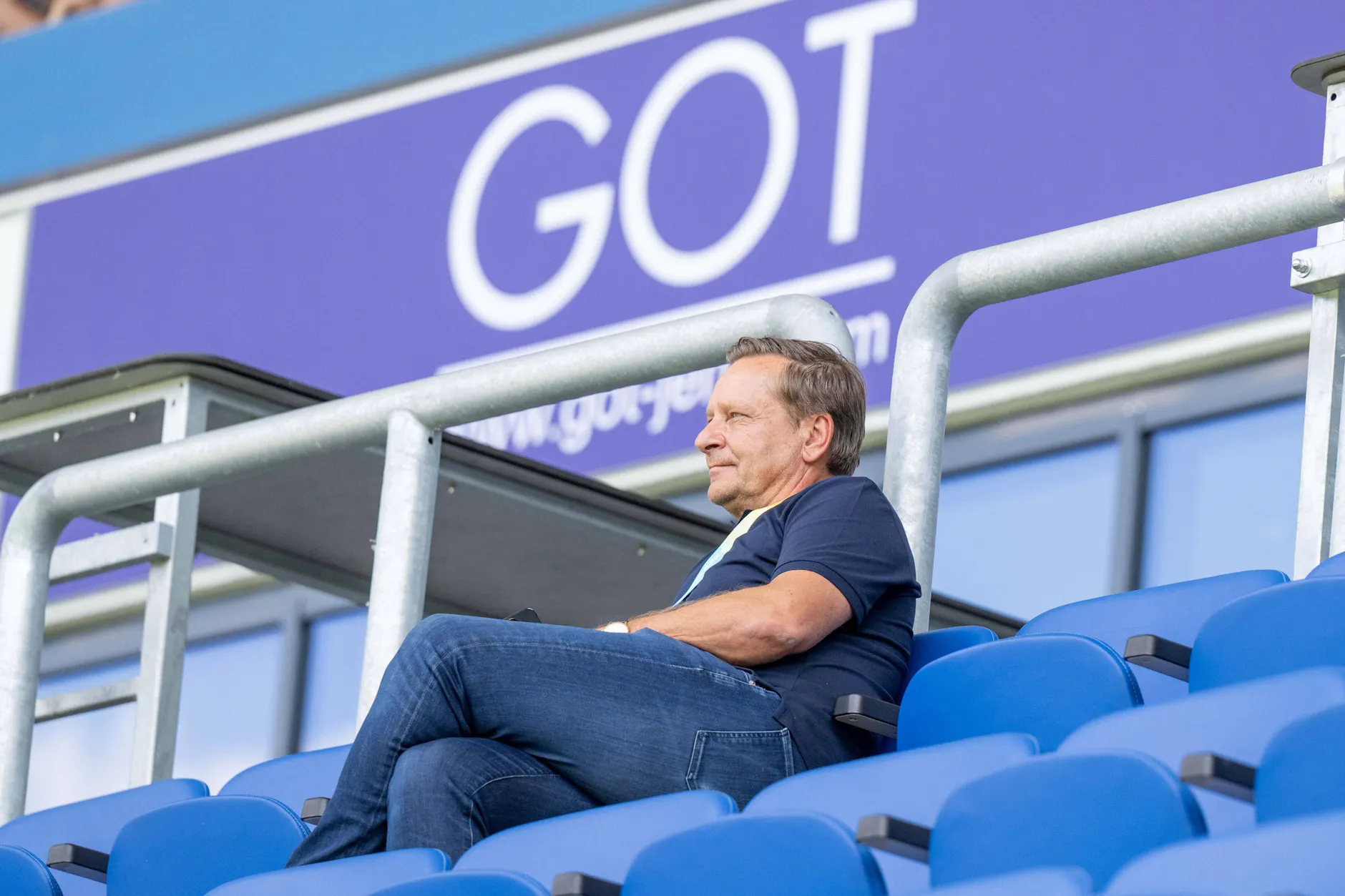 Manager Horst Heldt sah die Union-Pleite von der Tribüne aus.
