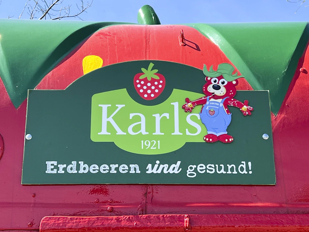 Zum dritten Mal brennt ein Erdbeer-Verkaufsstand von Karls – diesmal in Purkshof