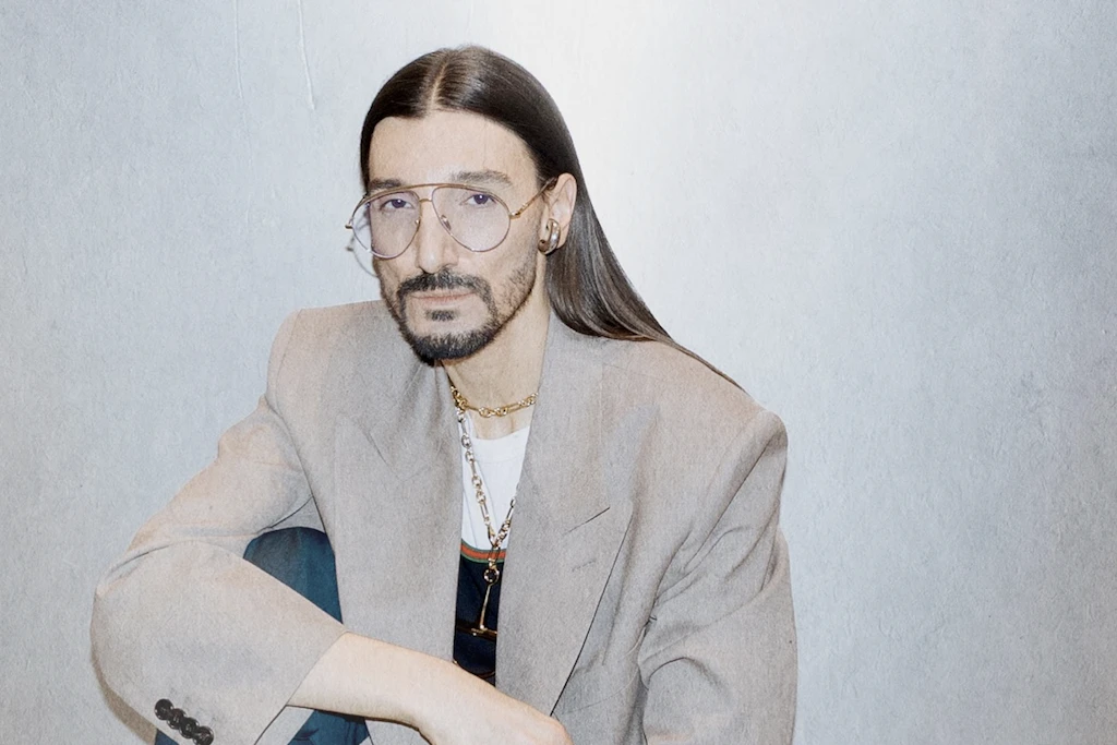 Fashion Director, Einkäufer, Trendanalyst und Markenscout – Julian Daynov bringt alles unter einen (wahrscheinlich sehr luxuriösen) Hut.
