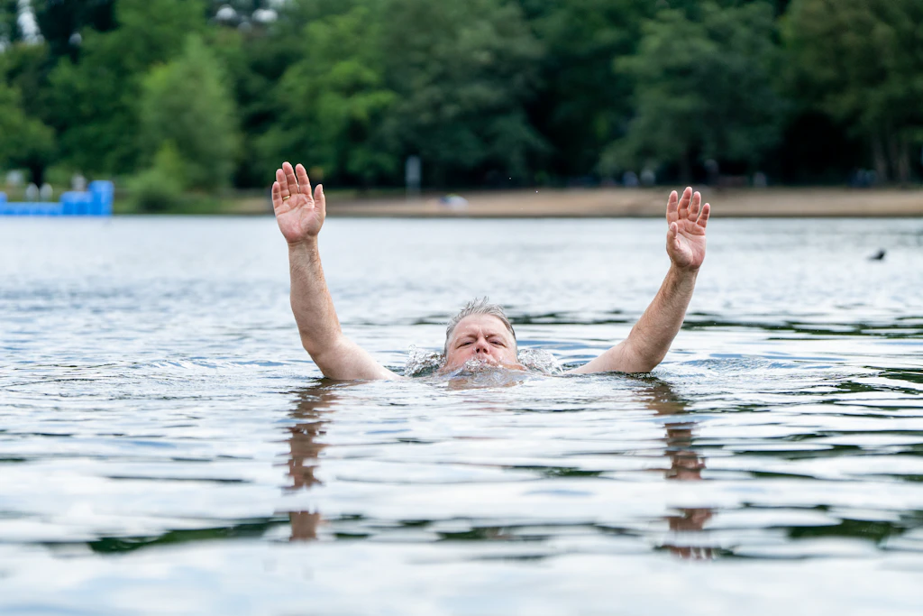Symbolbild: Die Sommerhitze trieb viele zum Baden und die Anzahl der Ertrunkenen nach oben. 