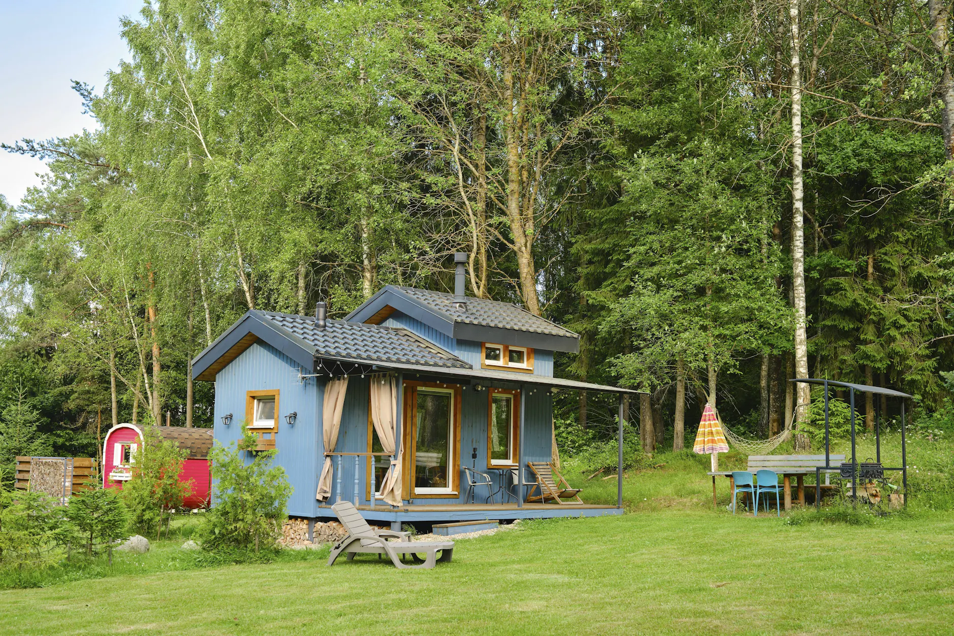 Tiny-House-Fans schätzen vor allem die Nachhaltigkeit und Gemeinschaft beim minimalen Wohnen (Symbolbild).