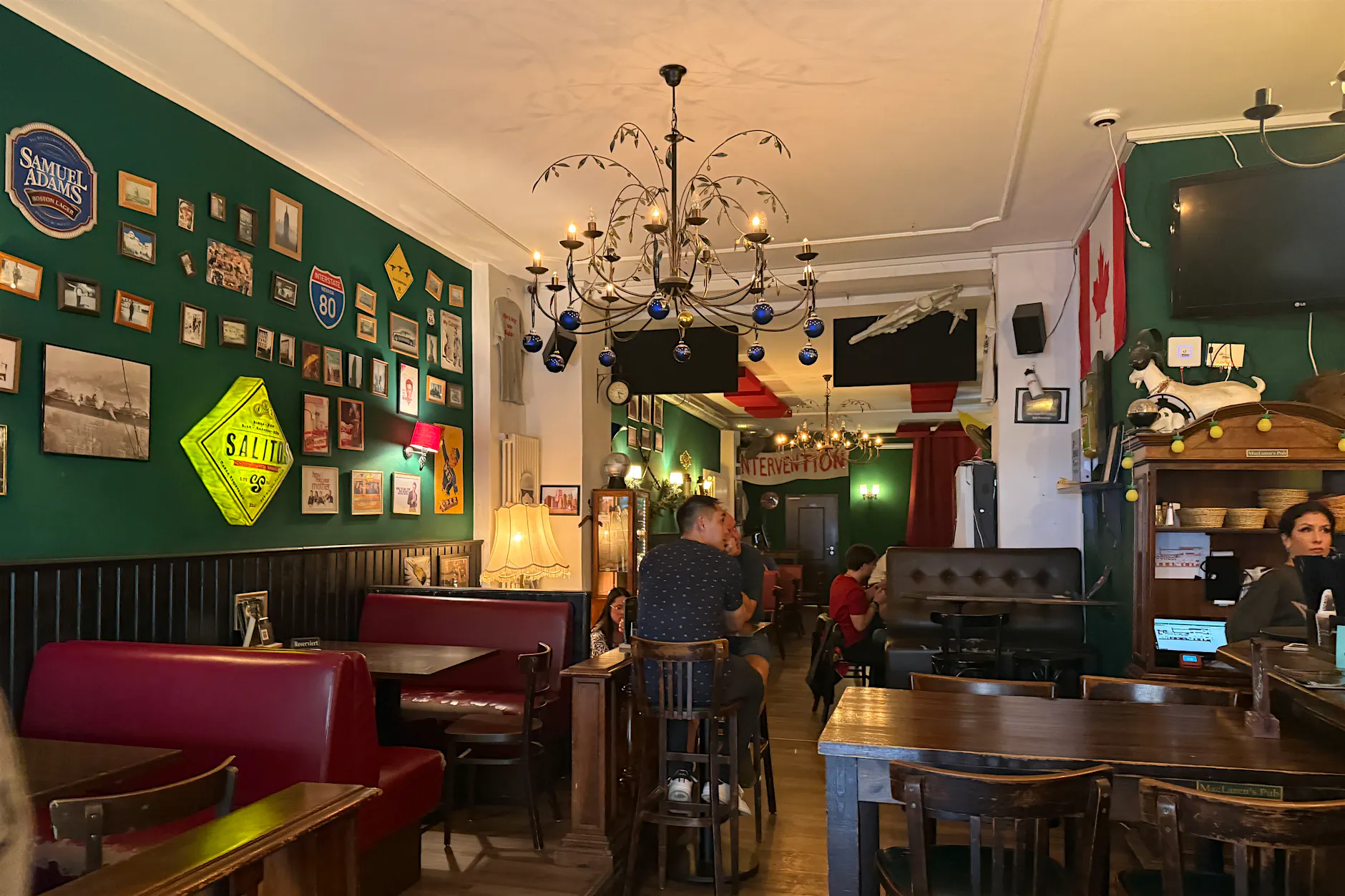 „How I Met Your Mother“: In Berlin gibt es die legendäre Serien-Bar