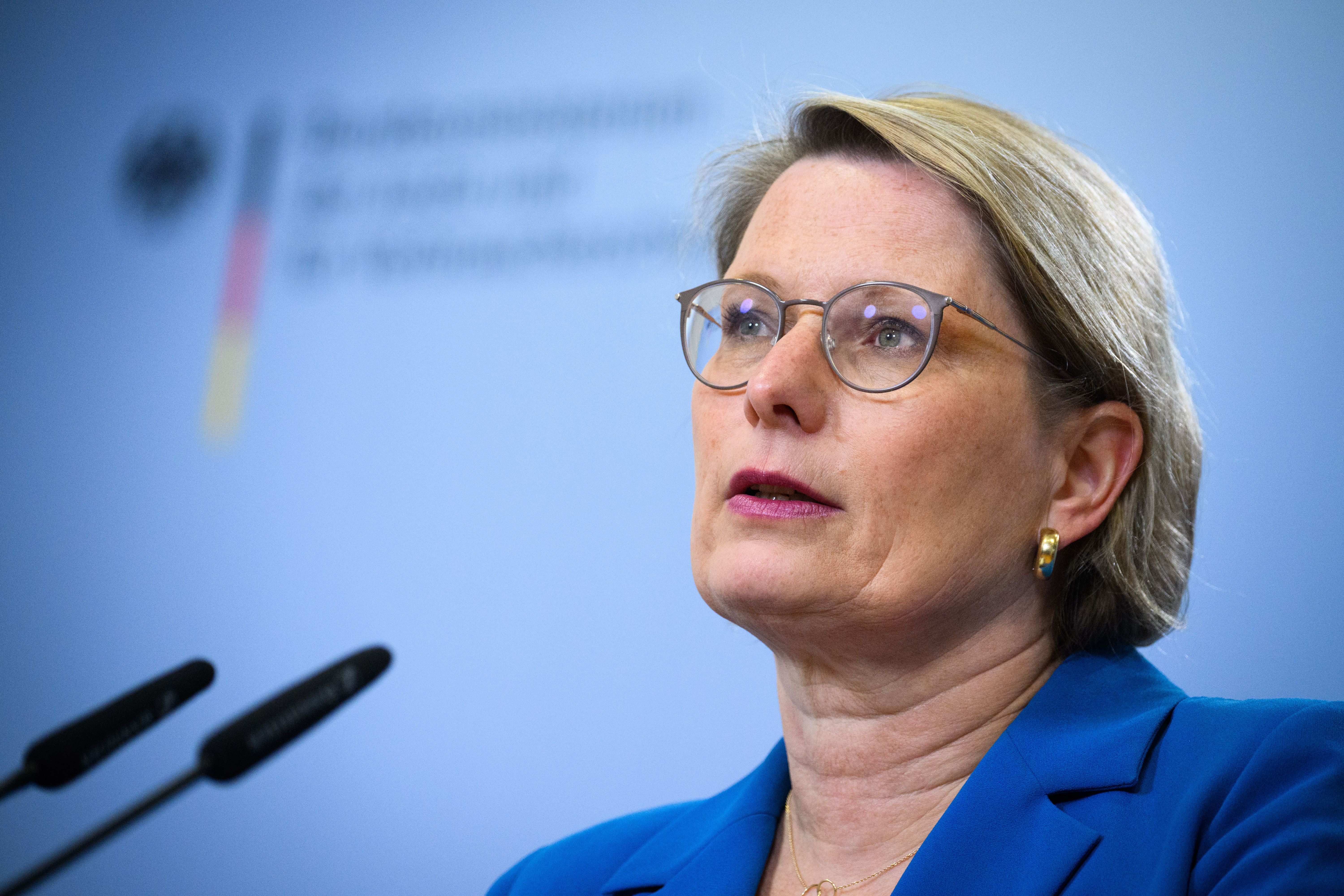 Nach Anschlag auf CSD: Justizministerin Hubig will queere Menschen per Grundgesetz schützen