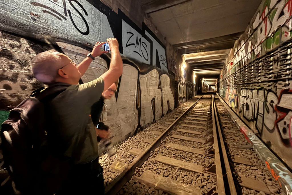 Der stille U-Bahn-Tunnel in Mitte: Am Montagvormittag konnte der Waisentunnel während eines Medientermins besichtigt werden.