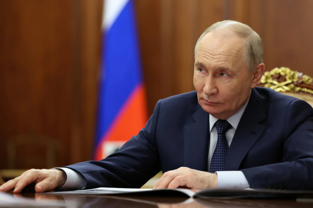 Wladimir Putin bei einer Sitzung im Kreml (Archivbild). Estlands Außenminister Margus Tsahkna sieht den russischen Präsidenten so unter Druck wie nie.