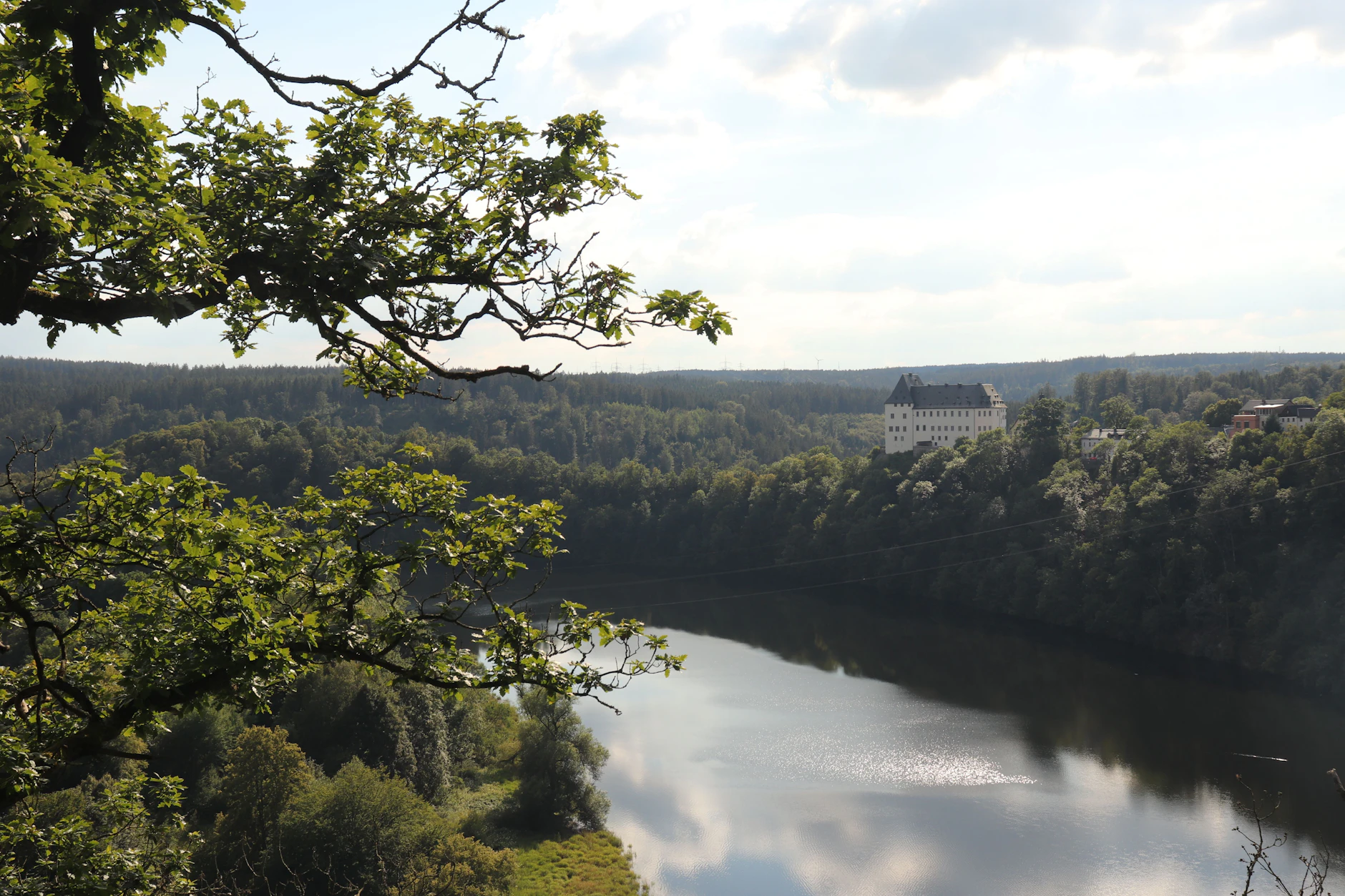 Schloss Burgk lohnt sich ebenfalls als Ausflugsziel, wenn man sich schon in der Ecke befindet.