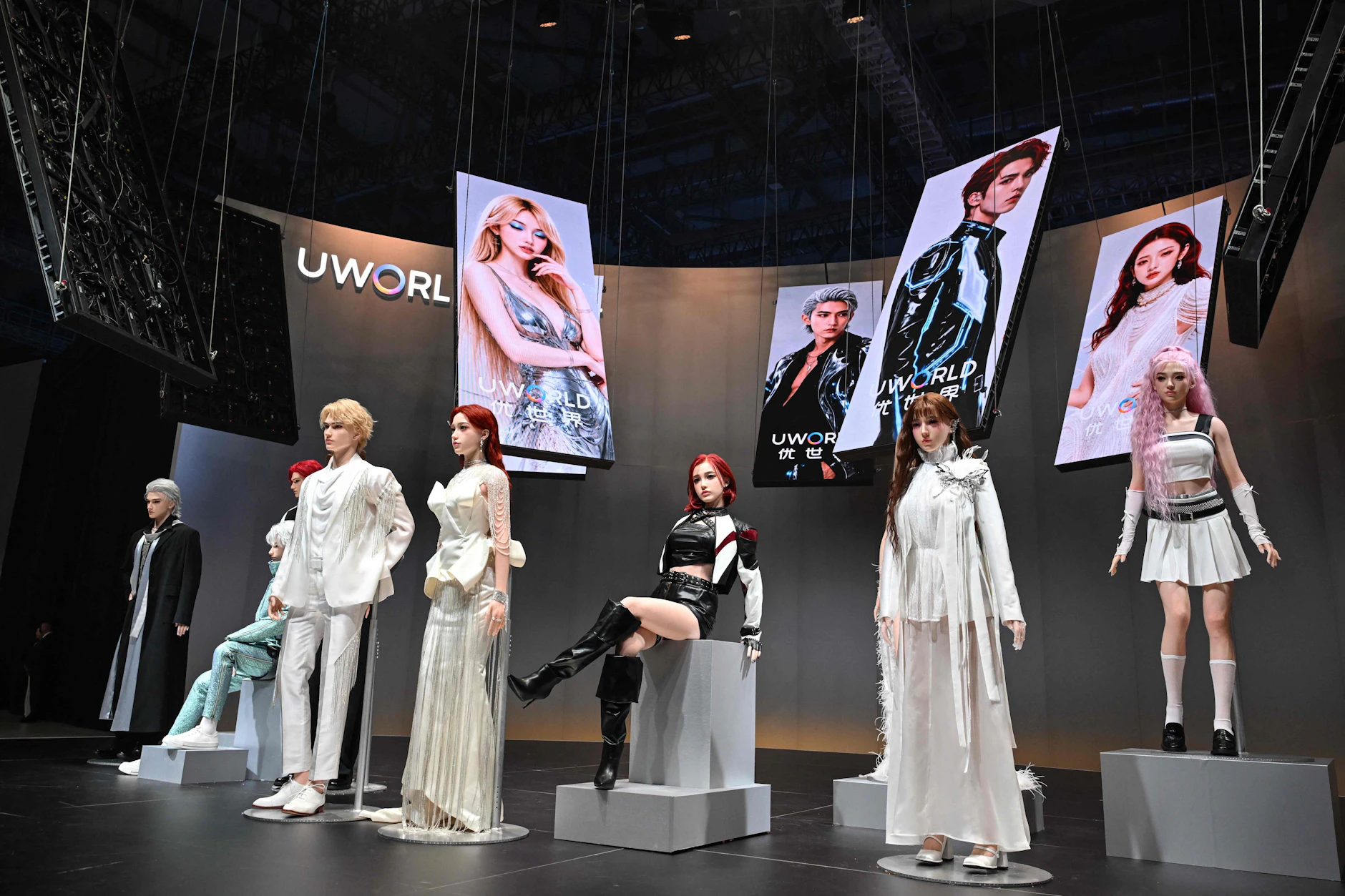 Das chinesische Unternehmen UBTECH Robotics setzt auf humanoide Roboter im Alltag.