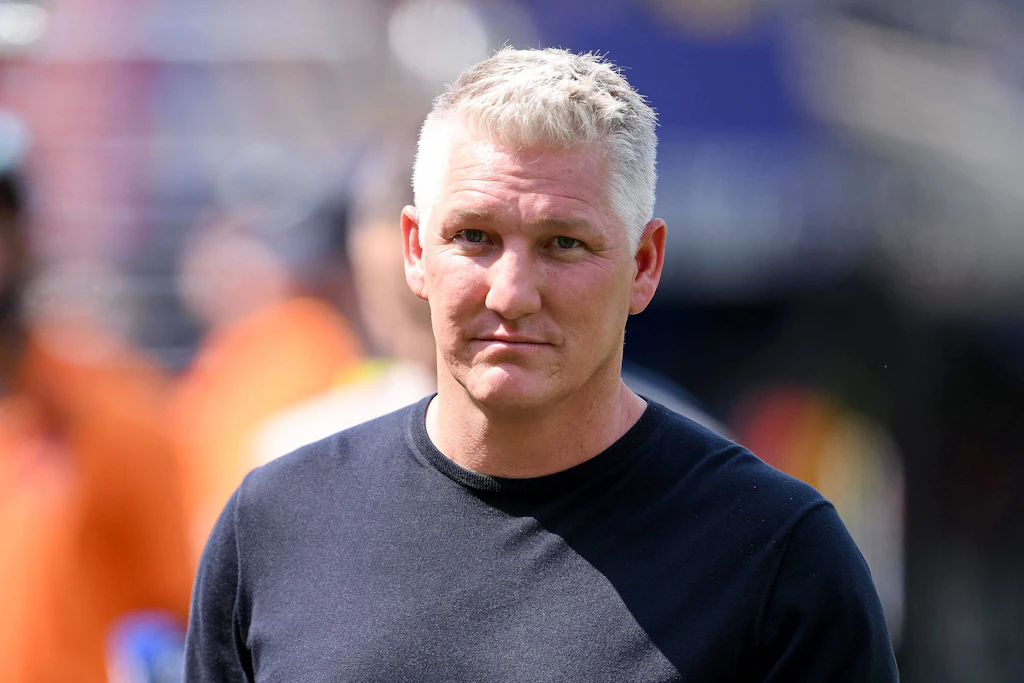 Bastian Schweinsteiger: Pierre Littbarski glaubt, dass der Weltmeister von 2024 nicht für eine Führungsrolle geeignet wäre.