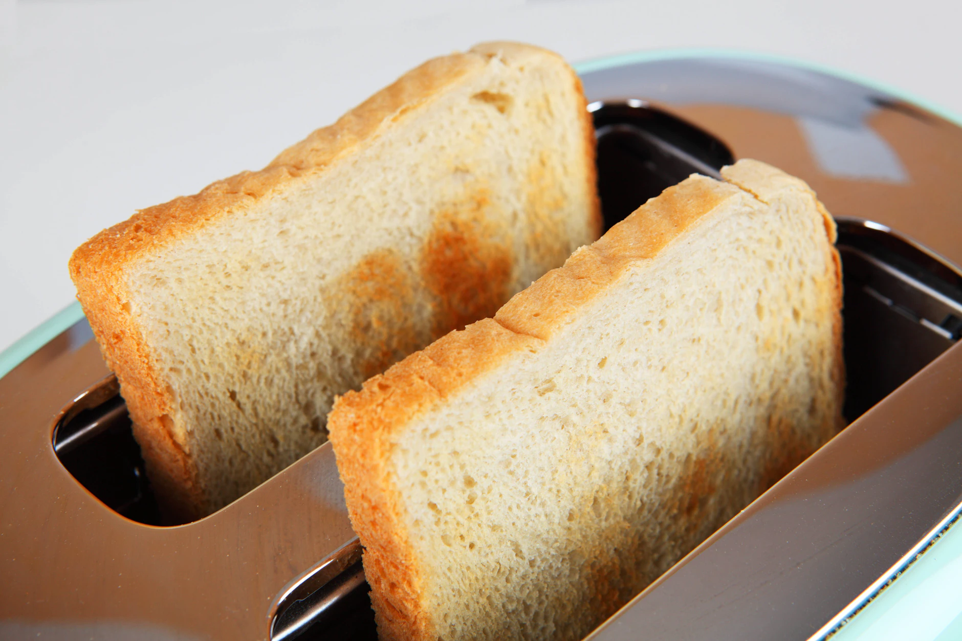 Eingeforenes Toastbrot kann scheibenweise direkt im Toaster aufgetaut und geröstet werden.
