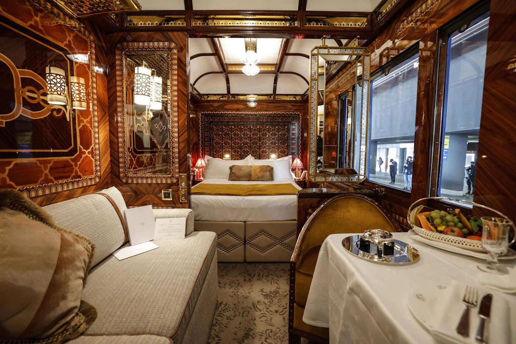 Poliertes Holz, Messingbeschläge und Art-déco-Details verleihen den Kabinen des Orient-Express jene zeitlose Eleganz.