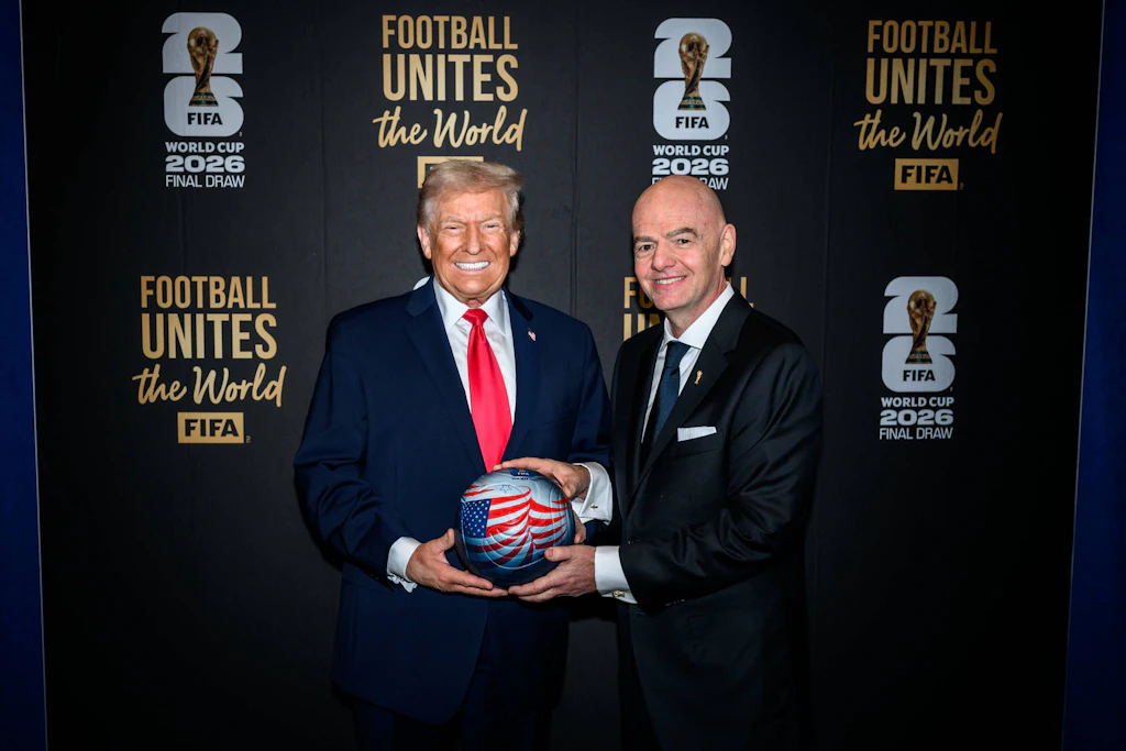 Donald Trump (l.) und Gianni Infantino: Der US-Präsident forderte den Fifa-Boss auf, die Rote Karte zurückzunehmen.