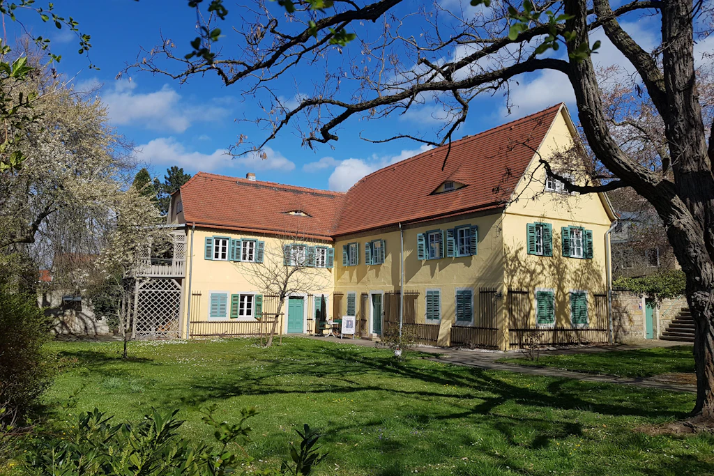 Der Startschuss: Die Sanierung des Carl-Maria-von-Weber-Museums beginnt am Dach.