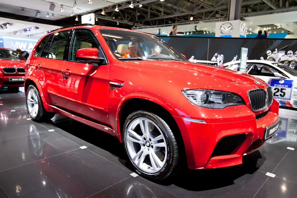 Nach Dekret von Putin: Warum wird dieser BMW-Designer plötzlich Russe?