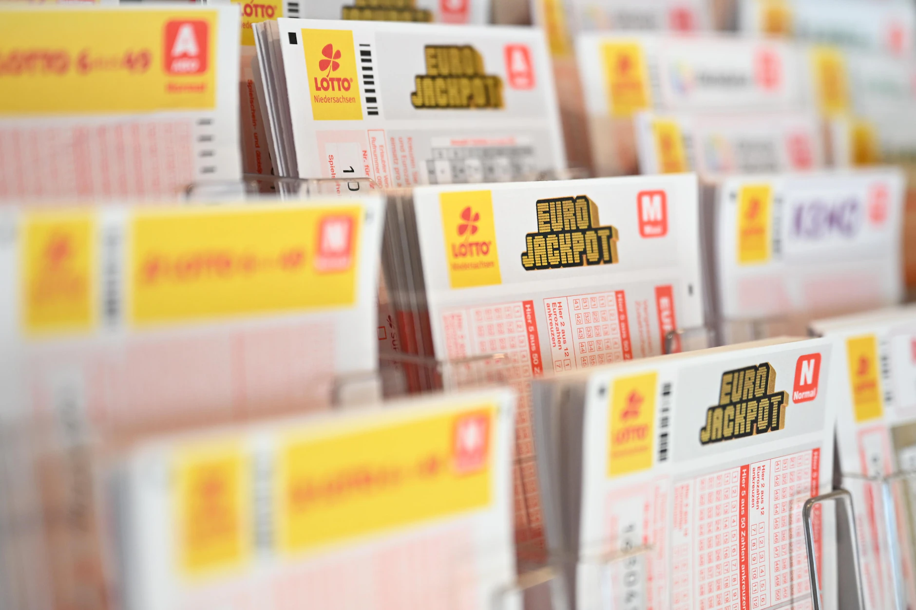 Viele würden gern den Lotto-Jackpot knacken, doch nur sehr wenige Menschen haben so viel Glück und schaffen es, die richtige Kombination zu treffen.