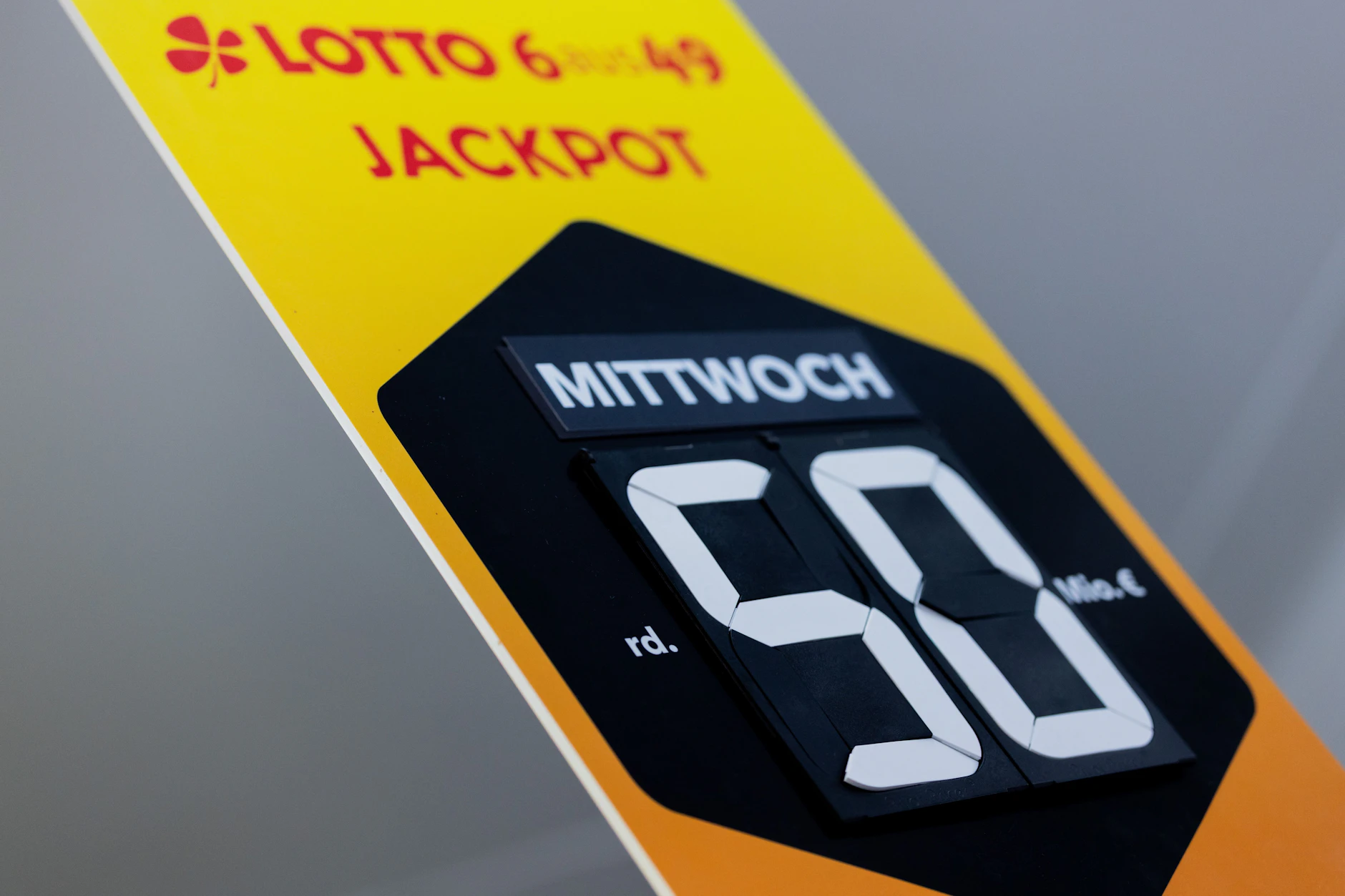 Der aktuelle Lottojackpot in höhe von 50 Millionen Euro wurde noch immer nicht geknackt. Am Samstag gibt es bei der Ziehung eine neue chance.