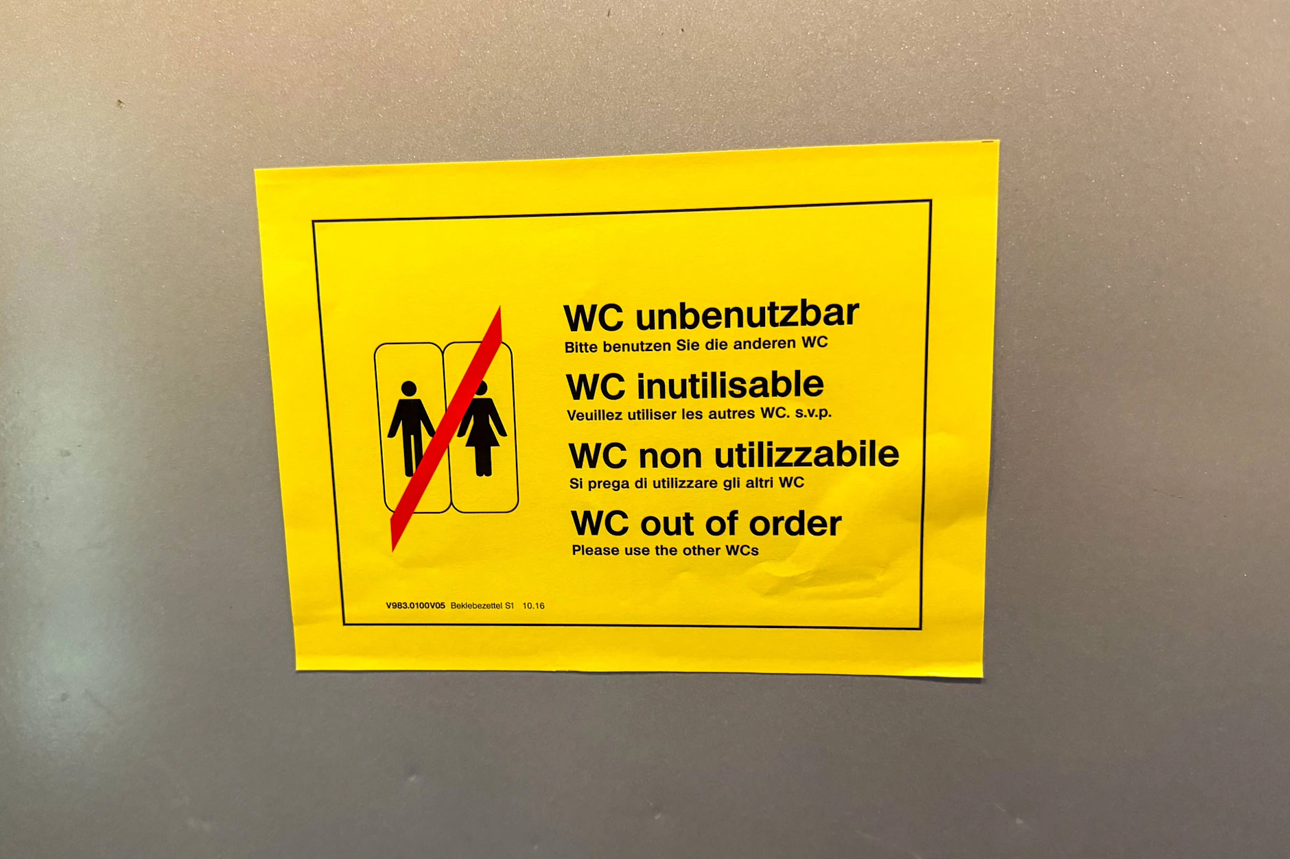Nichts ist schlimmer als eine Zugfahrt ohne Klo. gut, dass ein Zug-Chef der Deutschen Bahn jetzt beherzt eingriff, als das Toilettenpapier fehlte.