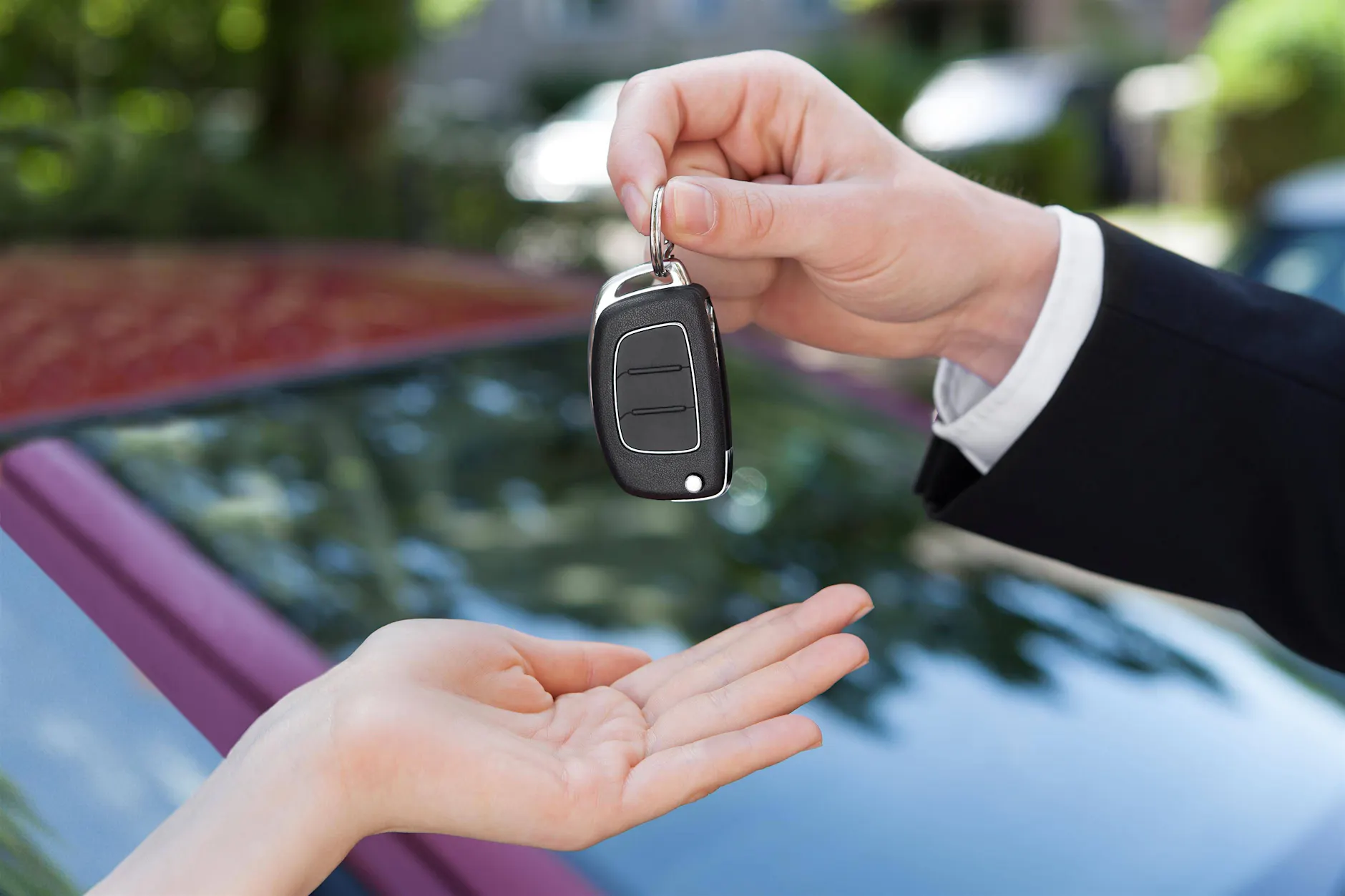 Das Auto öffnen trotz leerem Funkschlüssel: So einfach geht's