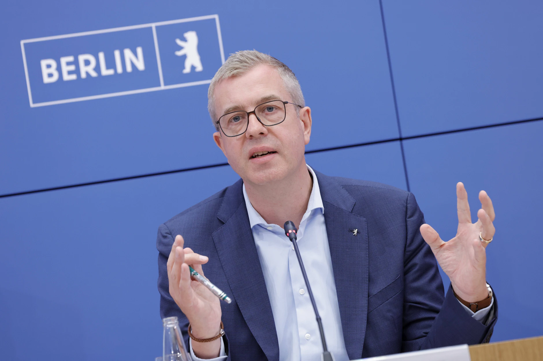 Stefan Evers, 46, hat Rechtswissenschaft studiert.