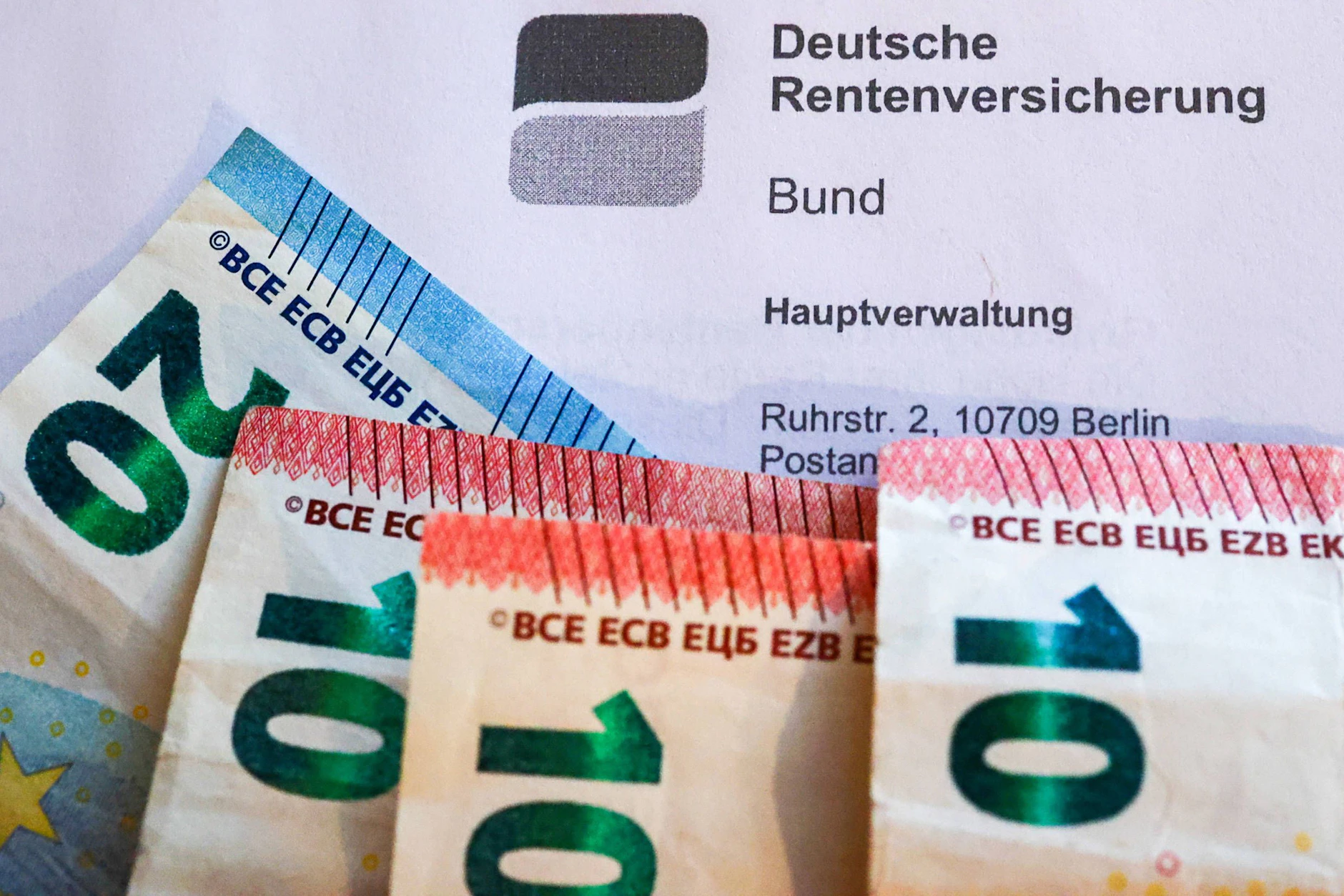 Die Bundesregierung will, dass wir länger arbeiten. Doch einige Jahrgänge werden vom geplanten späteren Rentenbeginn verschont bleiben.