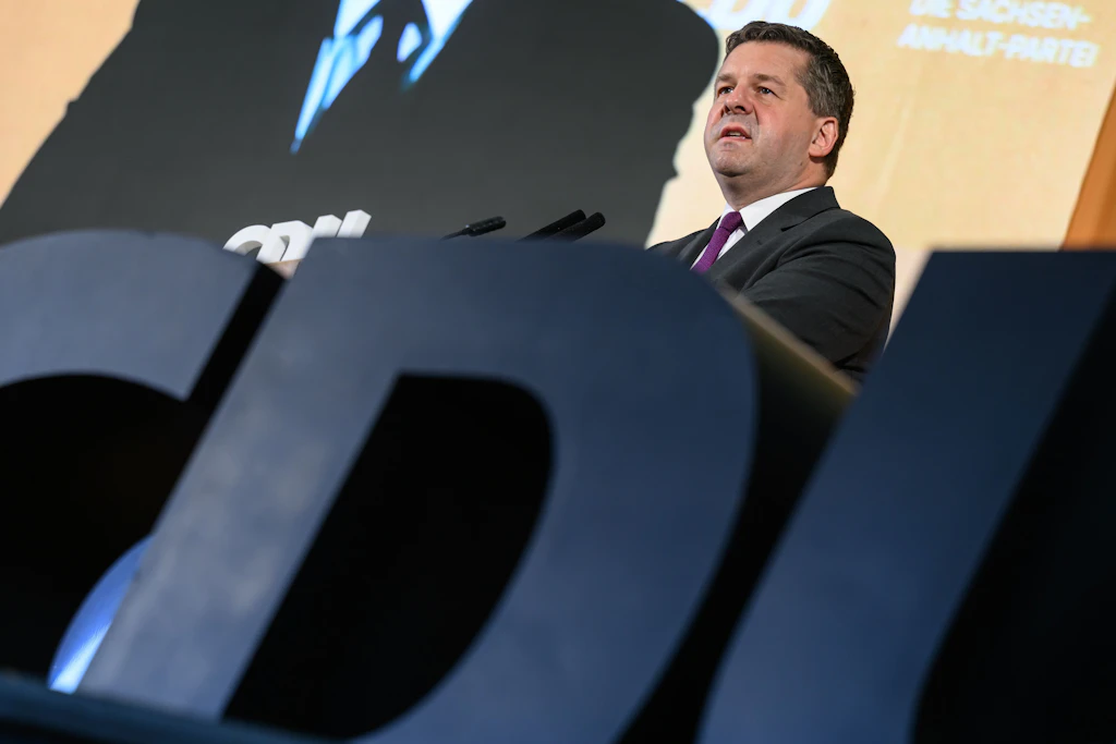 Sven Schulze (CDU), Ministerpräsident von Sachsen-Anhalt, nimmt genug Geld zum Ausgeben ein. Doch es reicht immer noch nicht.