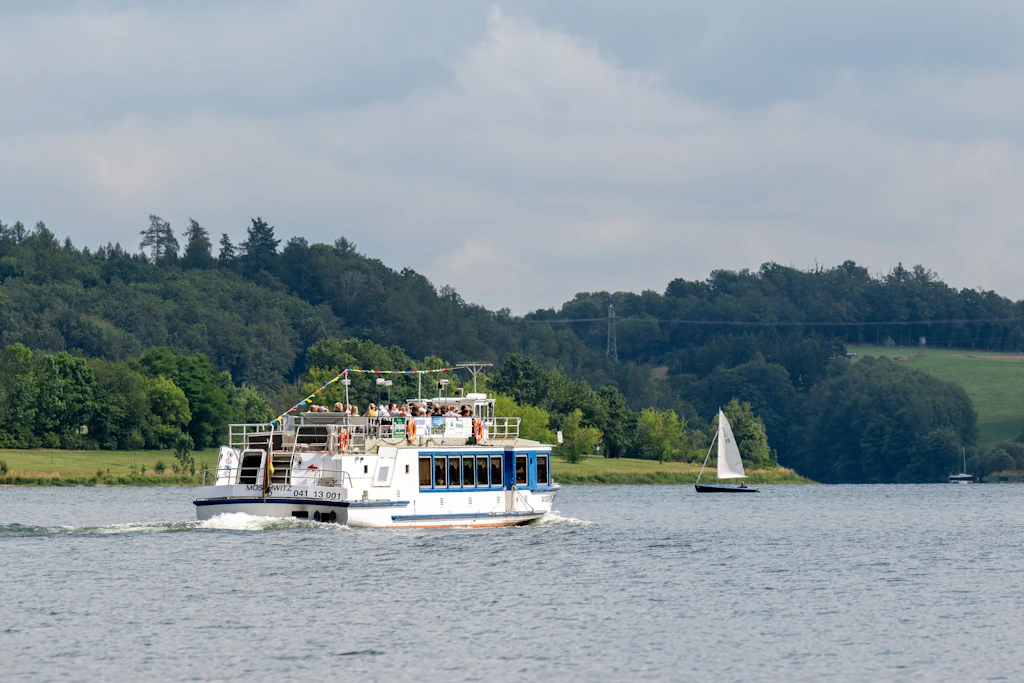 Das Ausflugsschiff MS Plauen auf der Talsperre Pöhl.