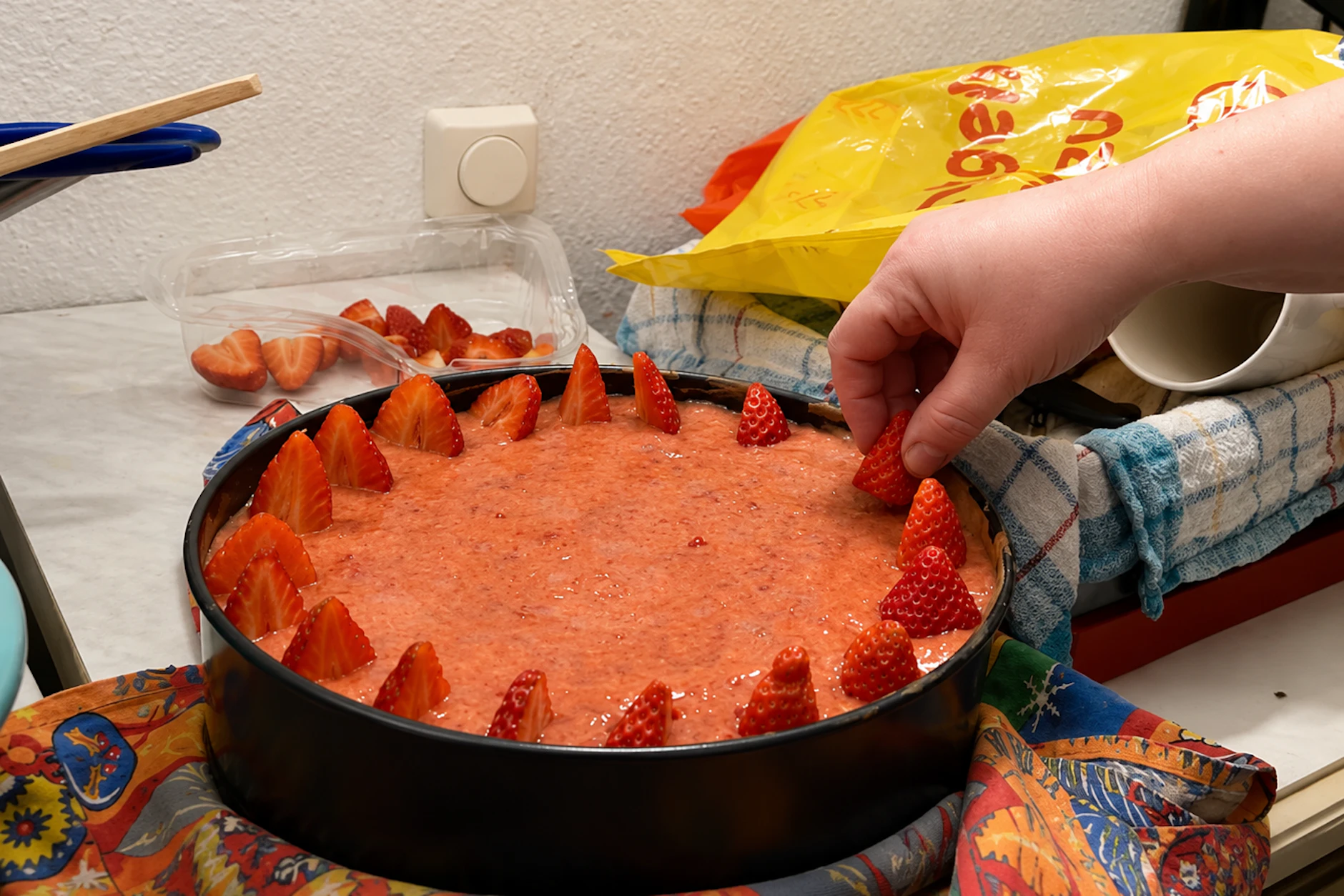 Der leckere Käsekuchen von Pamela aus „Hartz und herzlich“: Die Stütze-Empfängerin hat ihn in ihrer Küche in Rostock gezaubert.