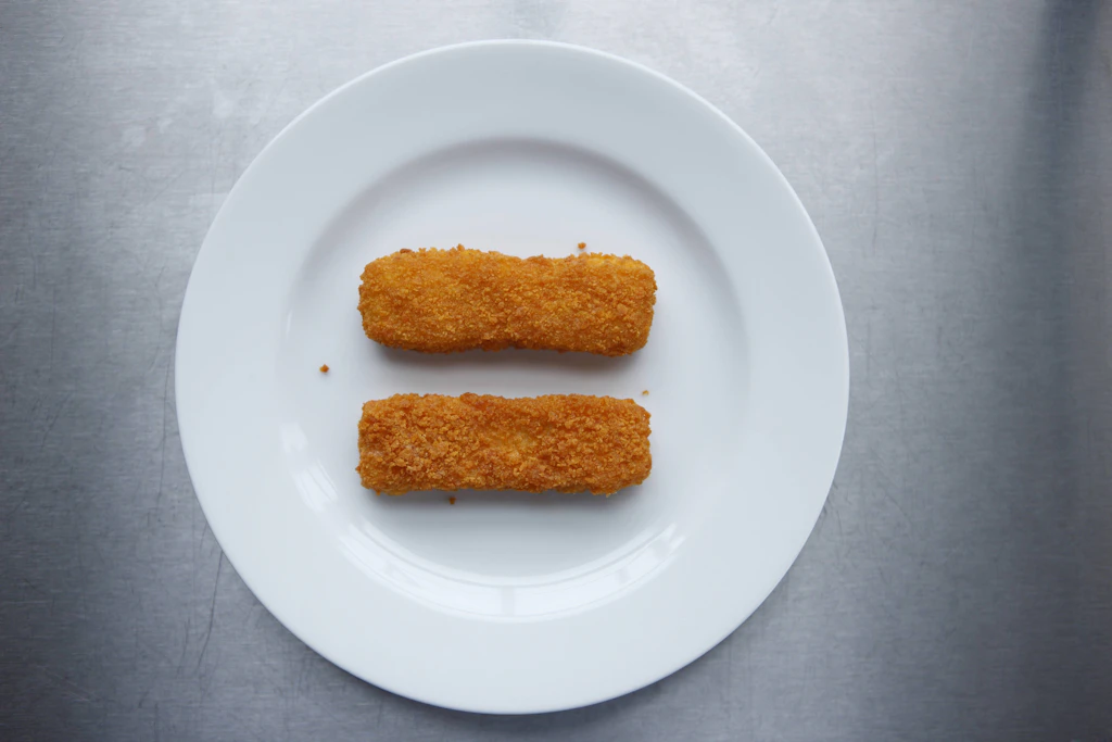 Der Alaska-Seelachs, aus dem Fischstäbchen hergestellt werden, stammt zum Großteil direkt oder indirekt aus russischen Quellen. (Symbolbild)