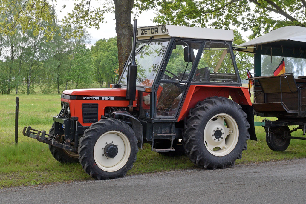 Mit Allradantrieb und Dreizylinder Viertaktmotor: Der Zetor 5245 wurde von 1984- 1993 gebaut.