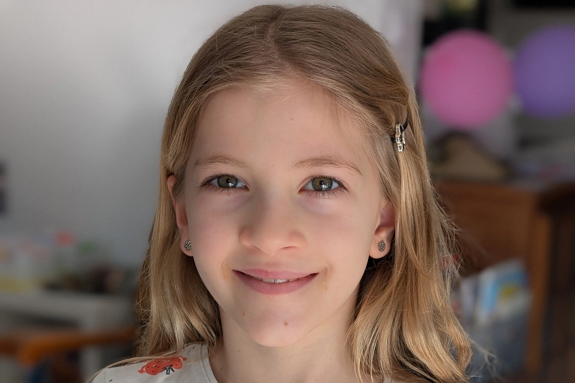 Agnès hat mit nur neun Jahren das französische Brevet bestanden – als jüngste Schülerin jemals.