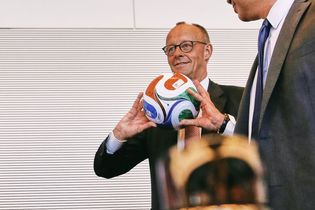 Hütchenspieler in Bellevue und Brüssel: Wie die WM als Ablenkung dient, um Freiheit zu stehlen