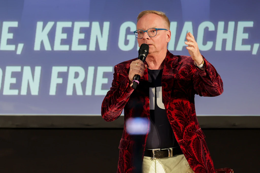 Uwe Steimle, Kabarettist, spricht in Dessau-Roßlau.