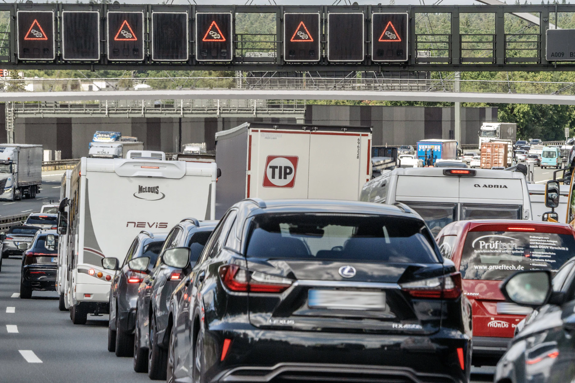 Stau auf der A3 in Richtung Würzburg am 9. Juli 2026. Mit dem Ferienstart wird es hier gerne voll.