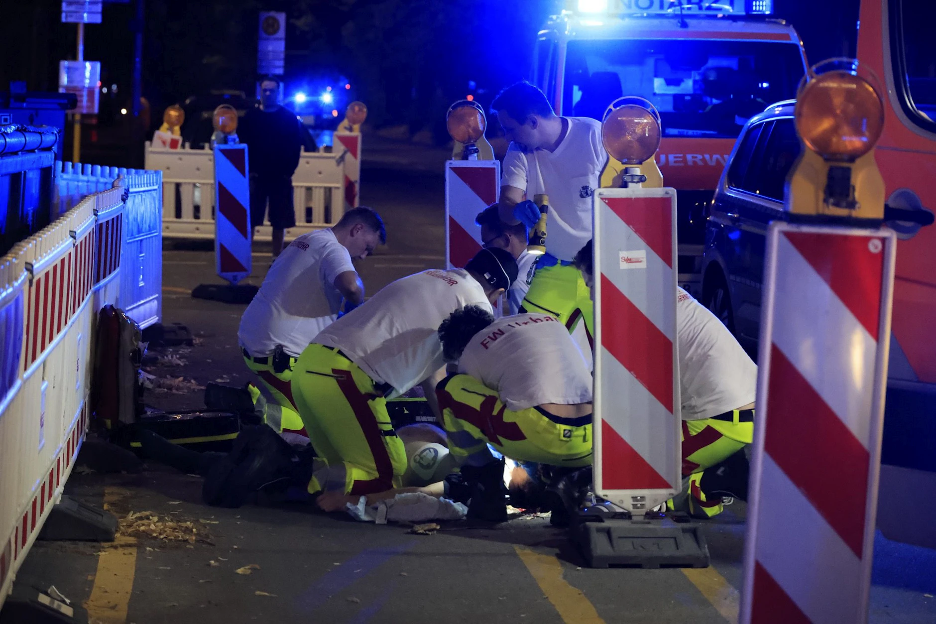 Die Rettungskräfte versuchten noch lange, den Fahrer des E-Scooters zu reanimieren.