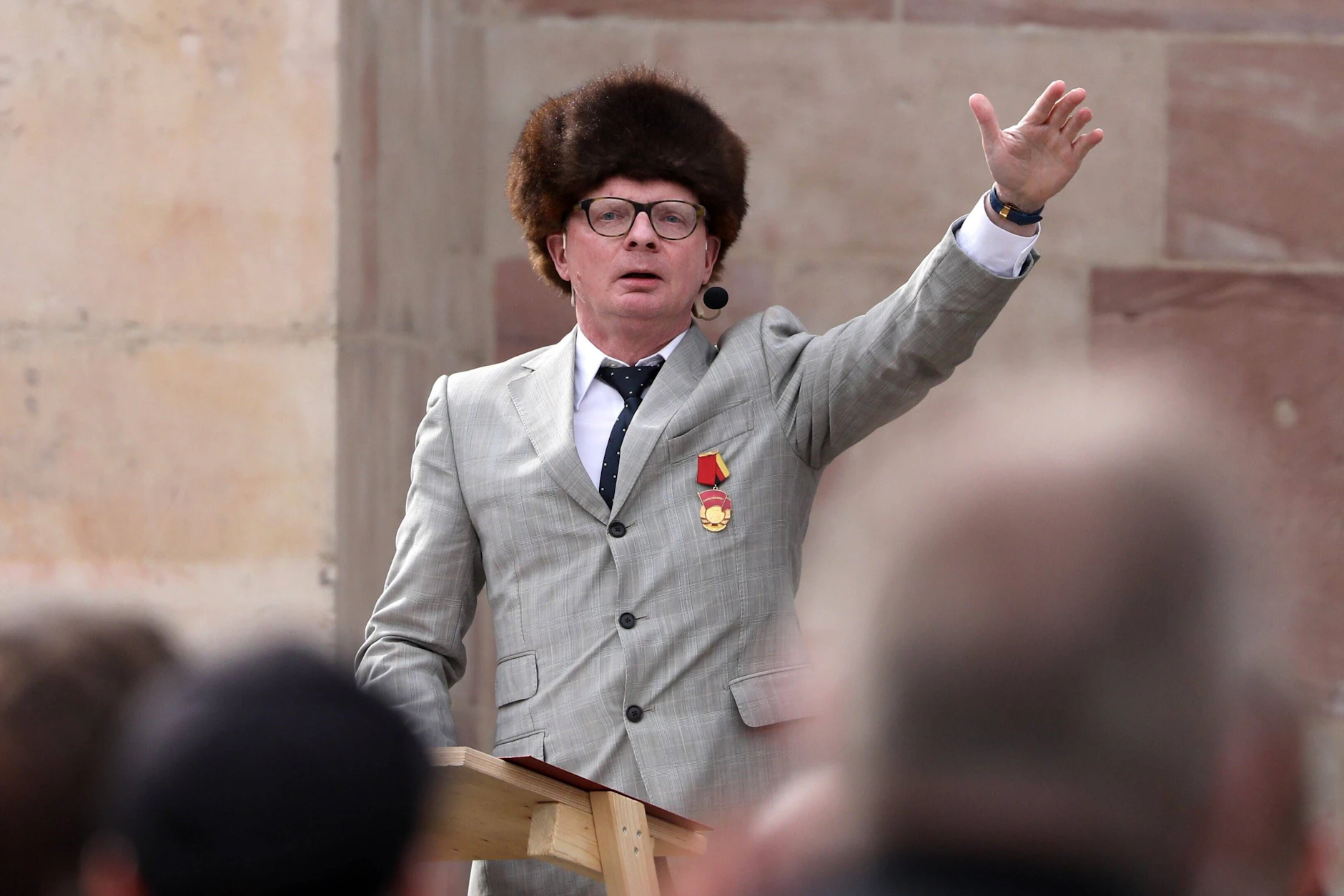 Der Kabarettist Uwe Steimle wurde auch mit seinen Imitationen von Erich Honecker berühmt. Nun wurden laut Berichten Ermittlungen gegen ihn eingeleitet.