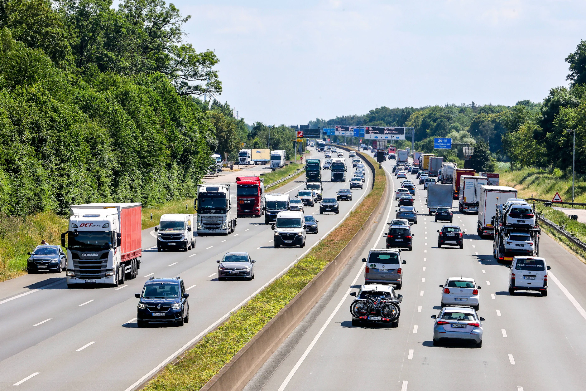 Sommer-Fahrverbot 2026: 570 Euro Bußgeld drohen auf diesen Autobahnen
