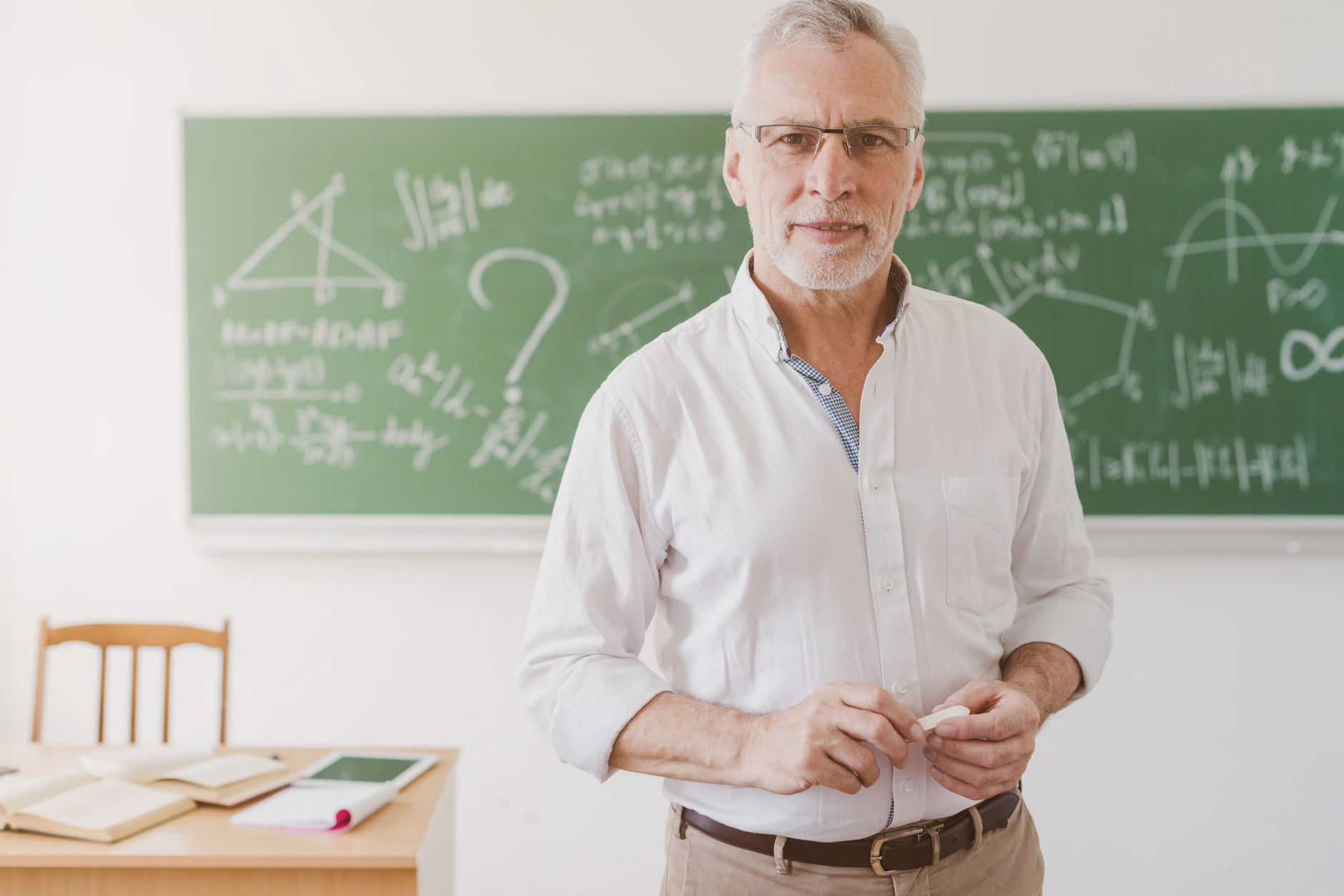 Ein Lehrer aus Nordrhein-Westfalen ärgert sich über den großen Unterschied zwischen der Rente für verbeamtete und nicht verbeamtete Lehrer. (Symbolbild)