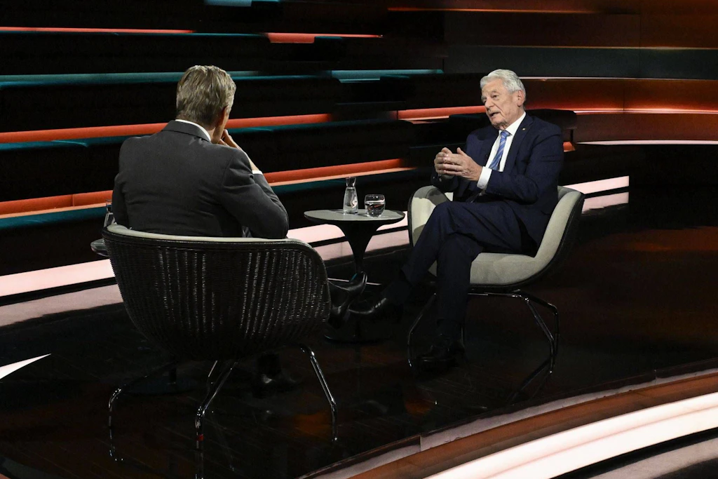 Joachim Gauck (r.) zu Gast bei „Markus Lanz“