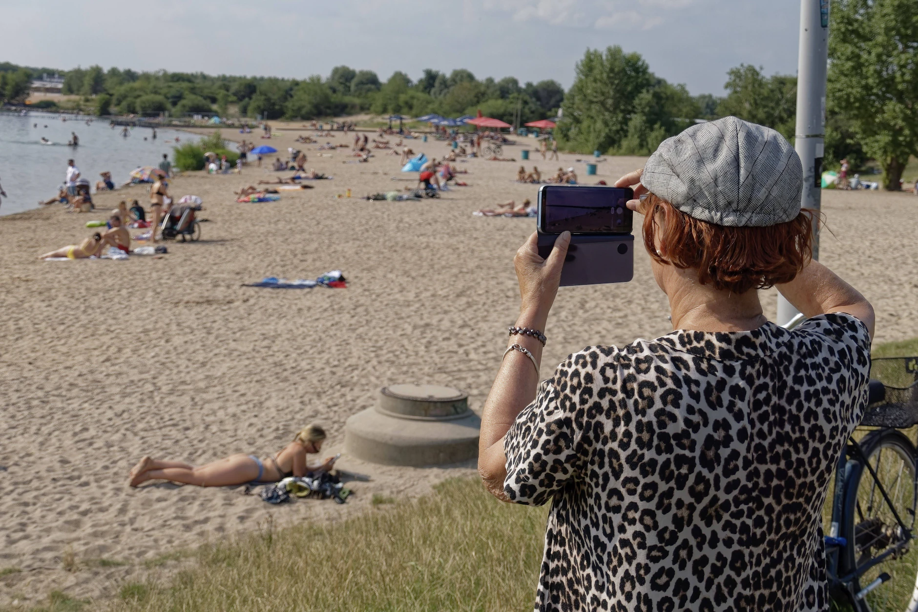 Der Cospudener See südlich von Leipzig liegt in Markkleeberg und überzeugt mit Sandstrand, Bars und Wassersport.
