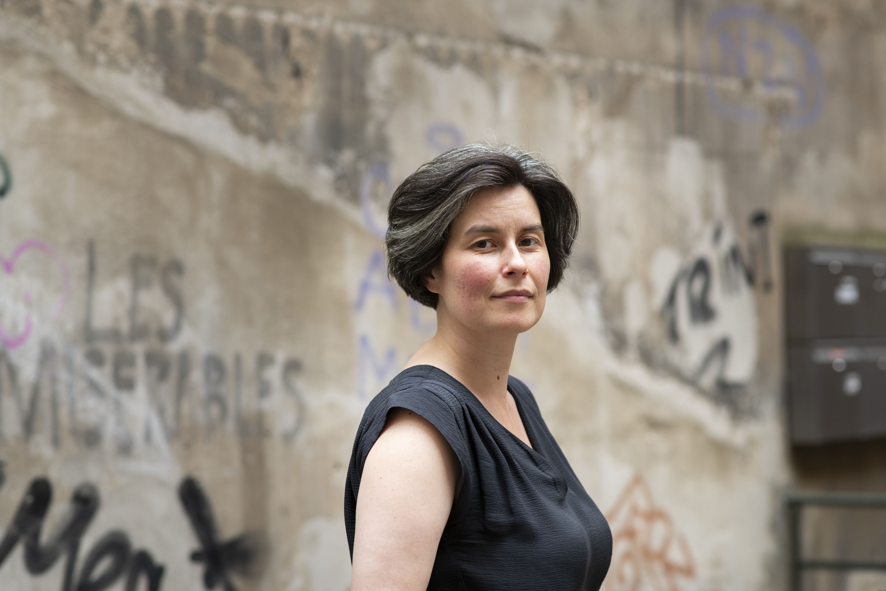Luxus, Leichen und Austern auf Eis: Die Schriftstellerin Yael Inokai und wie sie die Welt sieht