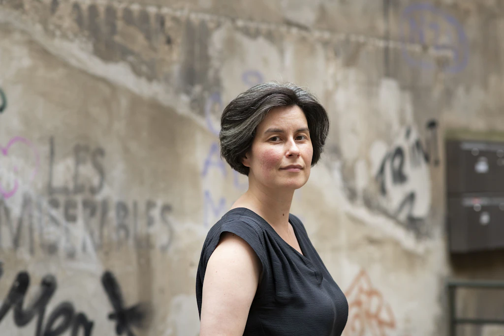 Luxus, Leichen und Austern auf Eis: Die Schriftstellerin Yael Inokai und wie sie die Welt sieht