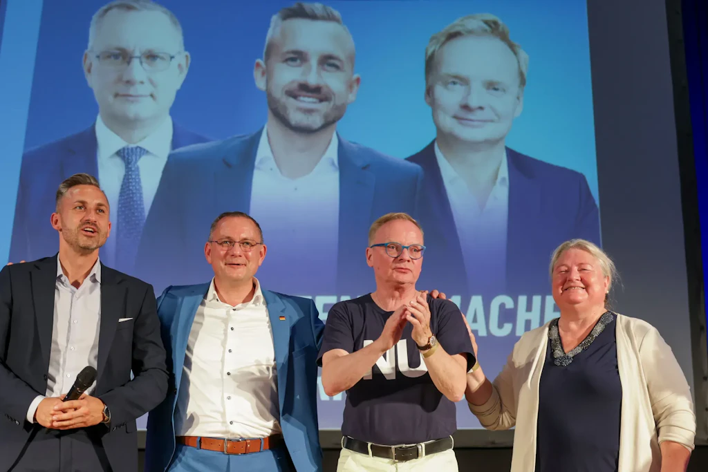 AfD-Politiker Siegmund, Chrupalla, Kabarettist Steimle, ehemalige Grünenpolitikerin Hermenau (v.l.). Foto: Jan Woitas / dpa
