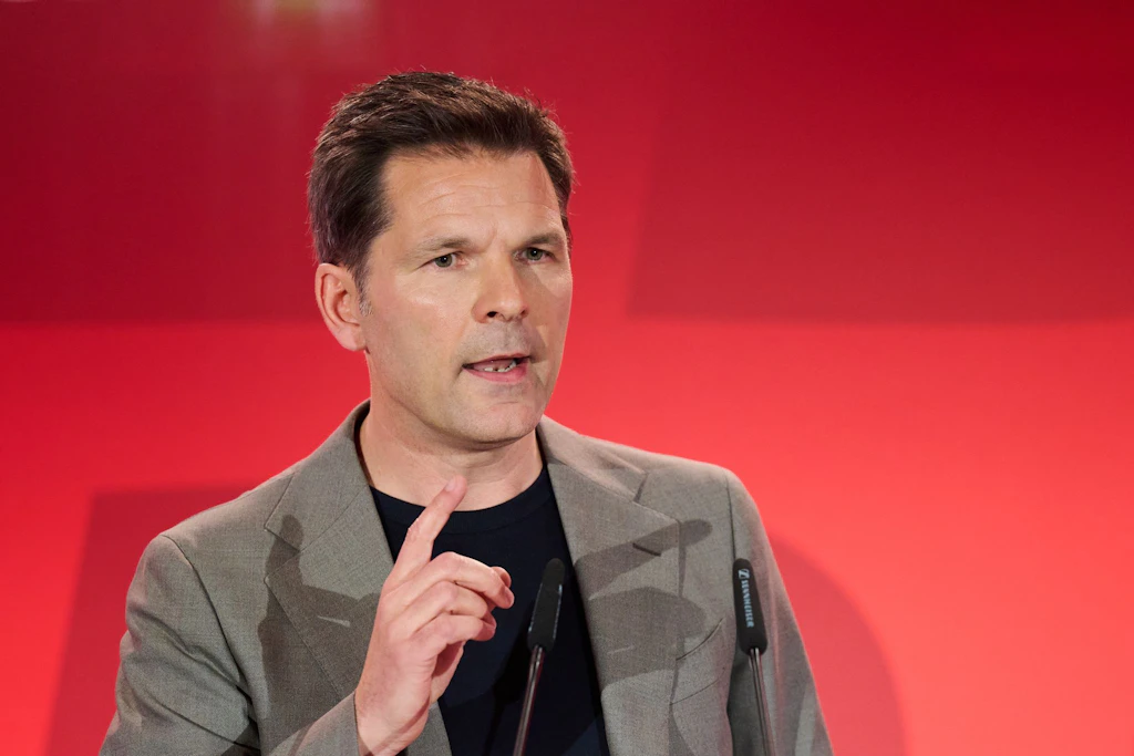 SPD-Spitzenkandidat Steffen Krach übt scharfe Kritik an der Linken.