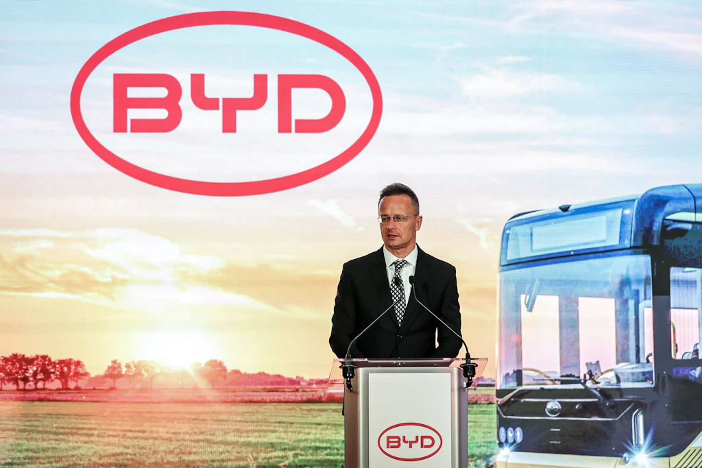 BYD nach Ungarn geholt: Orbáns Ex-Außenminister wechselt zu BYD