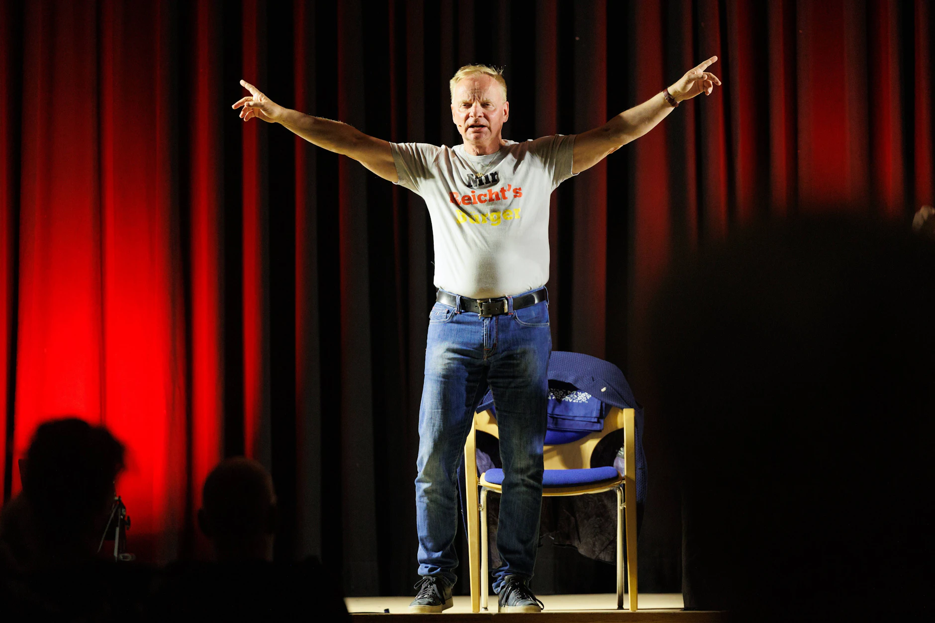 Der Schauspieler und Kabarettist Uwe Steimle im Kulturforum in Pasewalk bei einem Auftritt mit seinem Programm „Gesichert: Unbequem“.