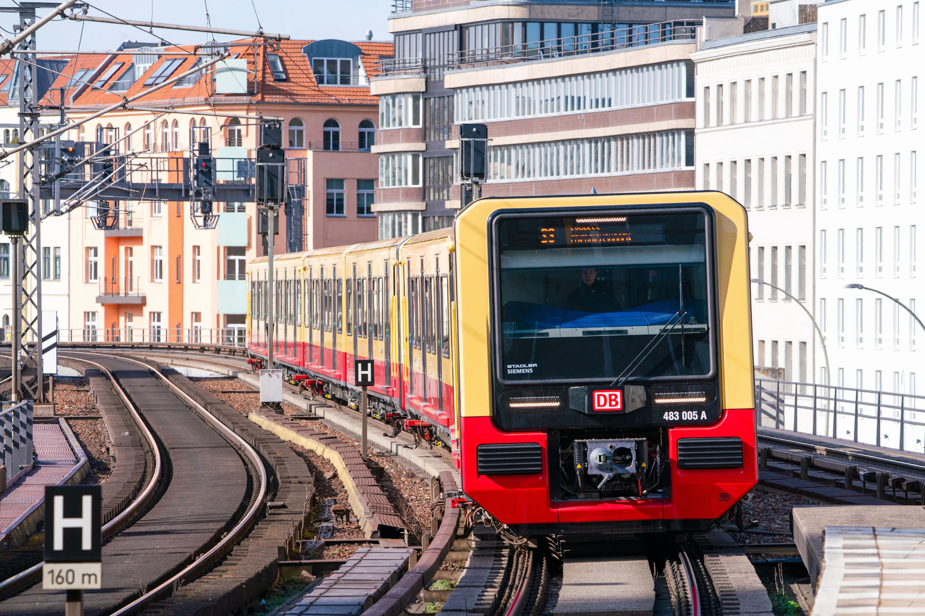 Die Berliner S-Bahnen werden künftig endlich mehr Klimaanlagen bekommen.