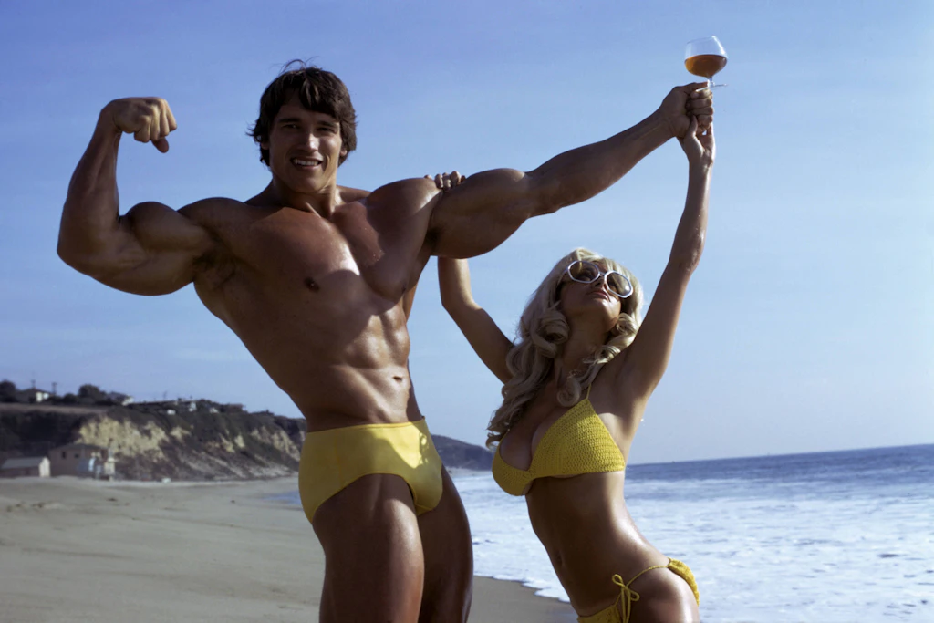 Arnold Schwarzenegger posiert bei einem Fotoshooting im Jahr 1974.